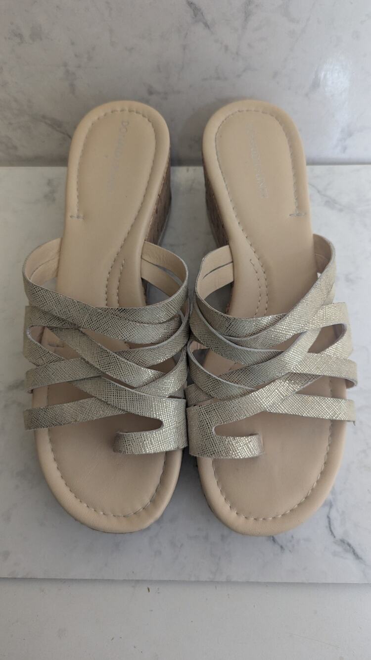 Donald J Pliner Salma light gold metallic leather strappy wedge sandal size 11 M